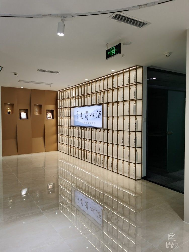 LG 裝飾貼膜，高端酒展柜的卓越之選 